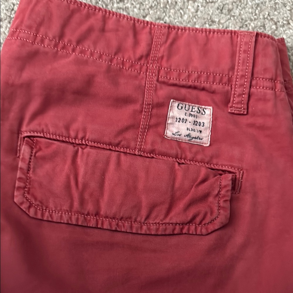 GUESS Men's Red Shorts - Picture 3 of 3